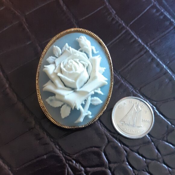 1980s Nina Ricci Signed AVON, Cameo Blue Rose Brooch - Picture 2 of 11